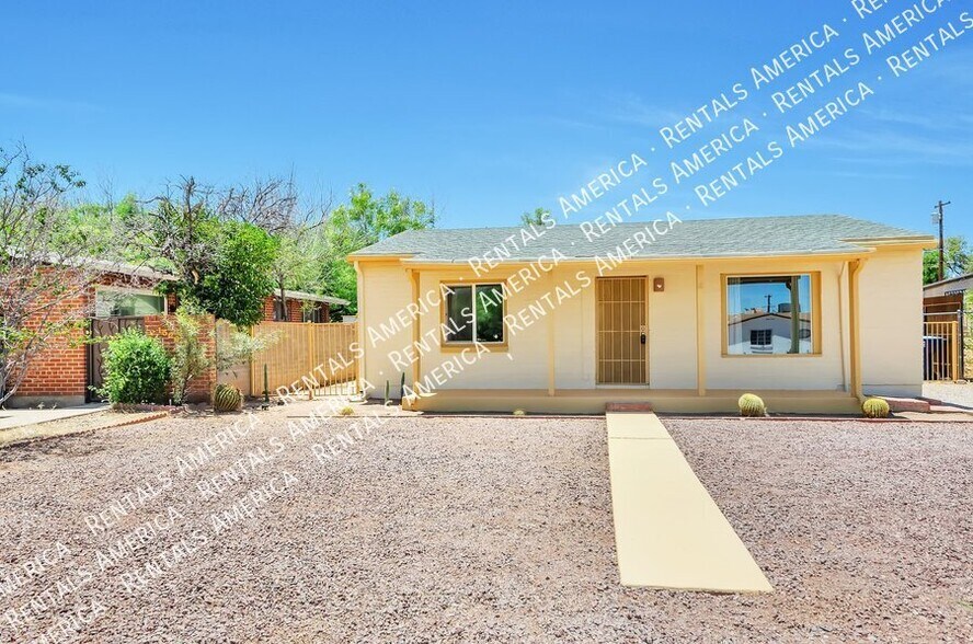 Building Photo - 1520 E Silver St