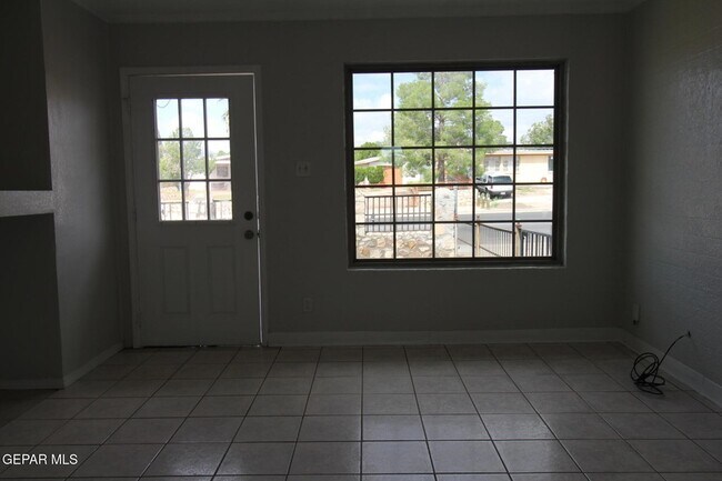 Building Photo - 906 Geronimo Dr