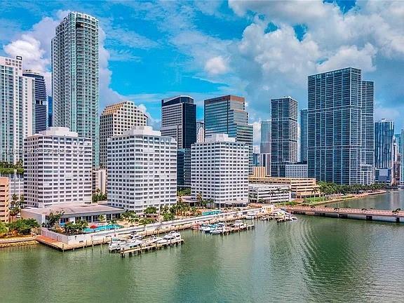 Building Photo - 905 Brickell Bay Dr