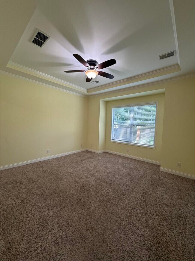 Building Photo - 382 Preston Ave