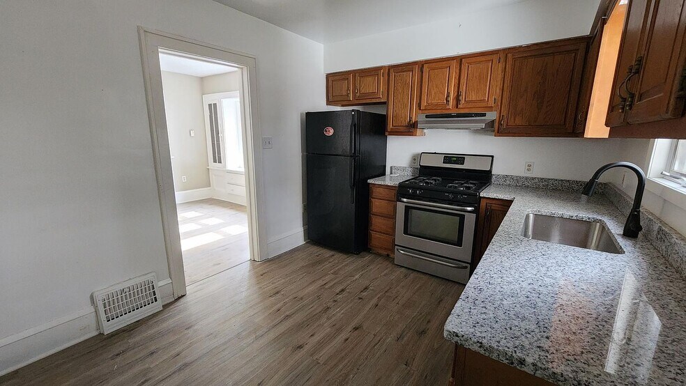 Building Photo - 1138 Collinwood Ave