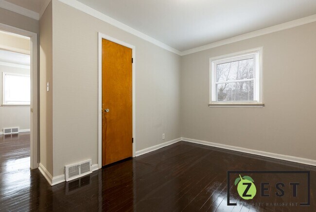 Building Photo - BEAUTIFUL 3 BEDROOM 1 BATH LOCATED IN HAPER WOODS MI 48225