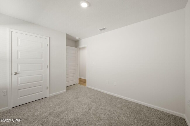 Building Photo - 5033 Rivergrass Dr