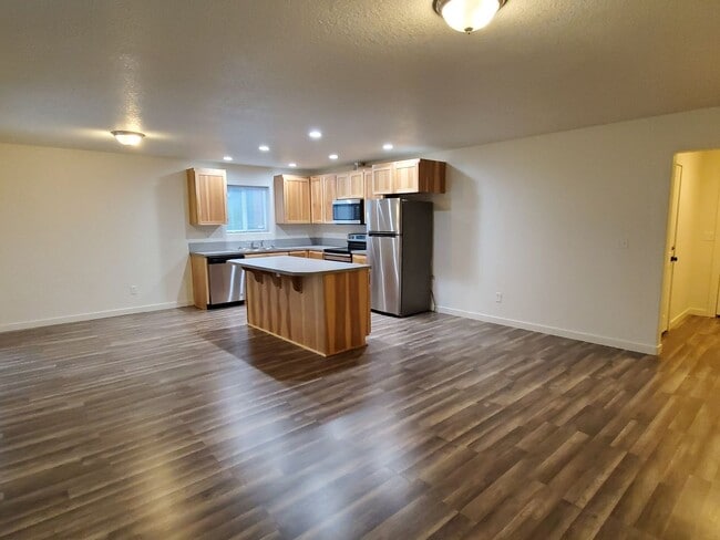 Building Photo - *** 1/2 MONTH FREE*** Adorable Newer Home in a Great Location With A Private Yard!