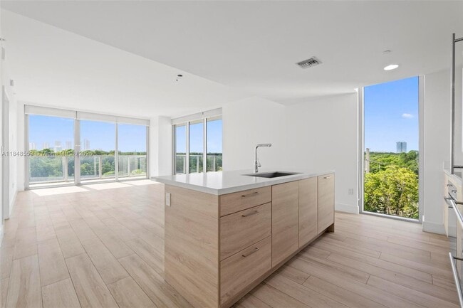 Building Photo - 16385 Biscayne Blvd