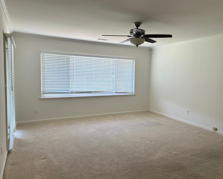Building Photo - 17950 Mirasol Dr