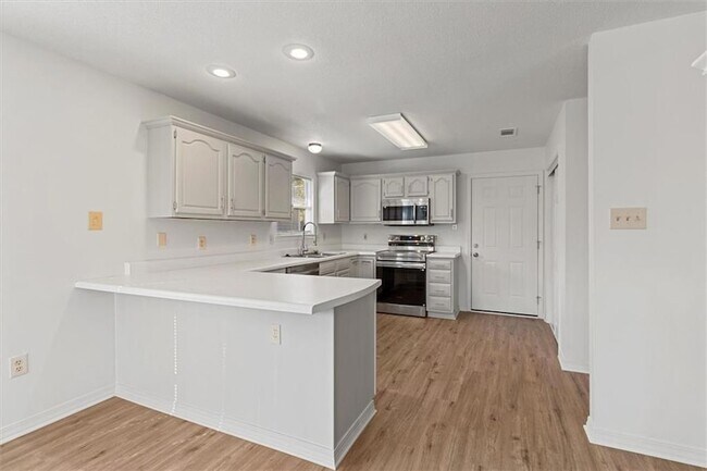 Building Photo - 212 Beech St