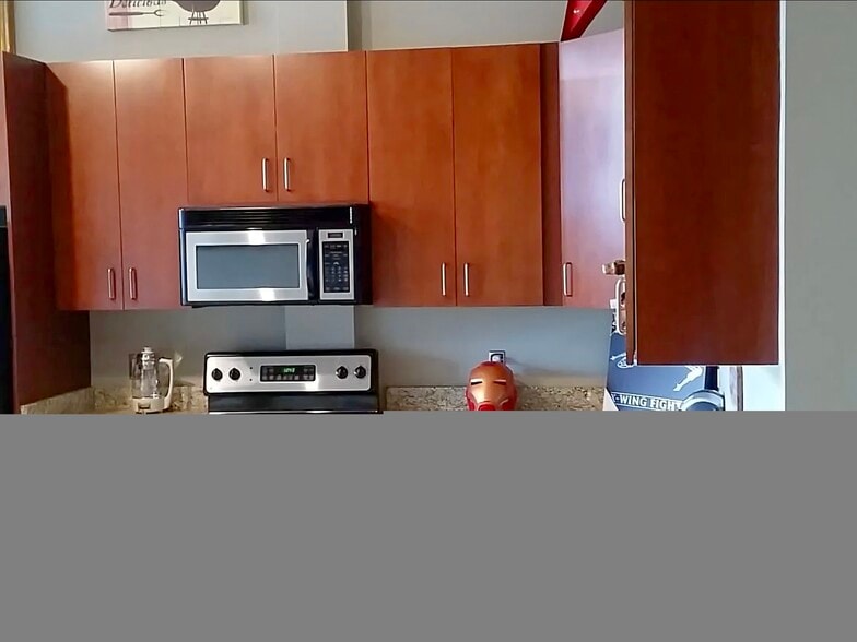Granite countertops - 1924 N Hubbard St