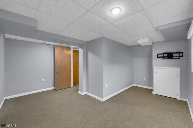 Building Photo - 107 Wimbledon Square