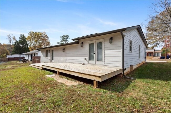 Building Photo - 3258 Highland Dr SE