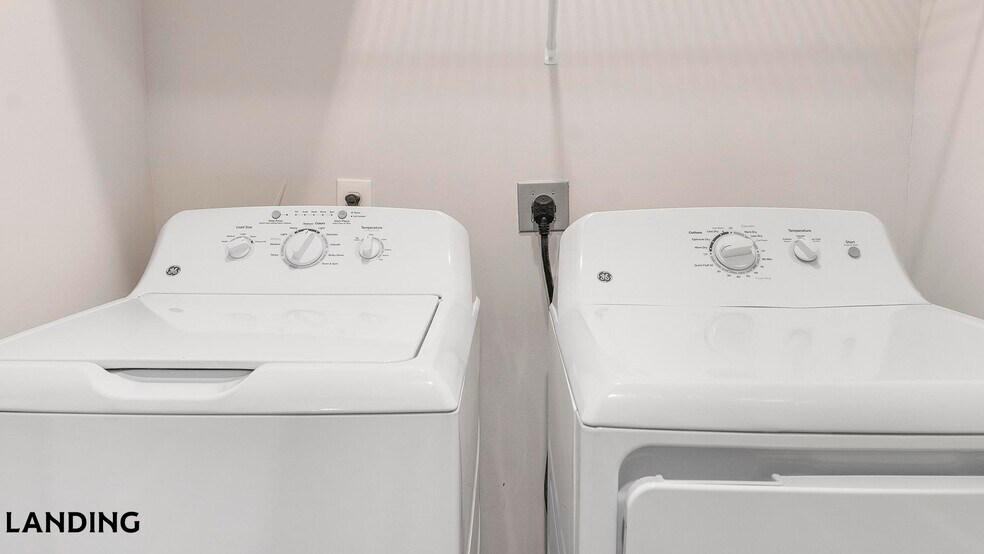 Building Photo - 1270 Hillcrest Dr