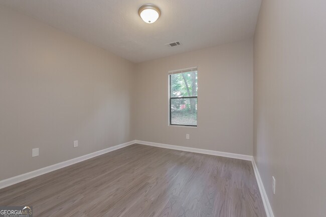 Building Photo - 145 Lynda Ln