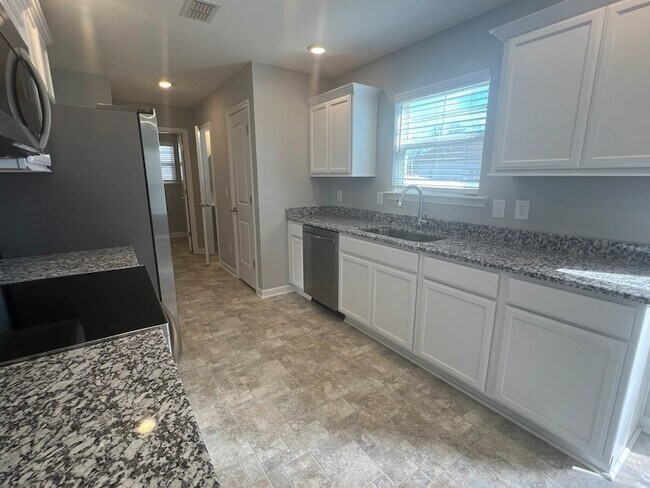 Building Photo - 58 Stonehenge Ln