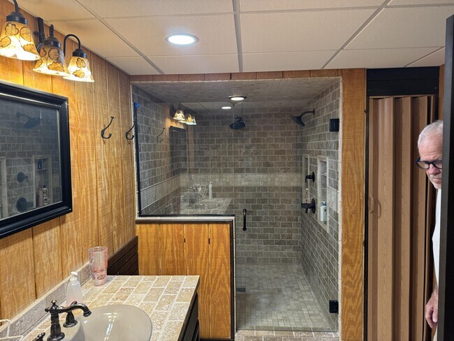 Building Photo - 3230 Gunnels Ln