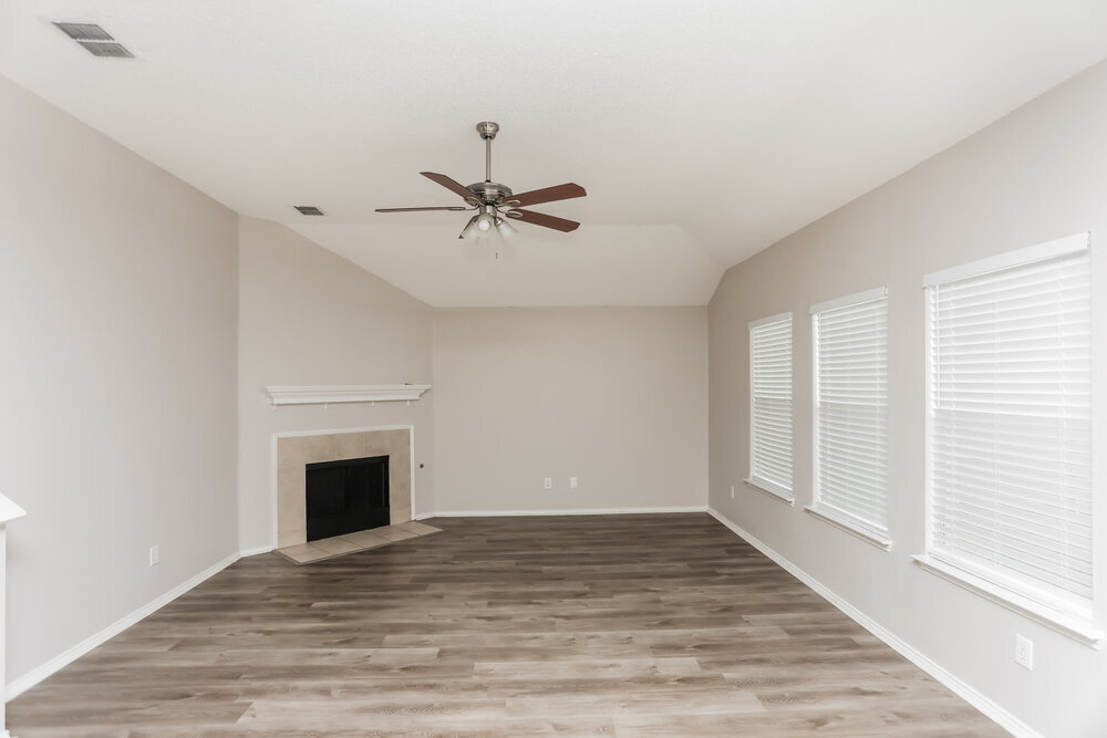 Building Photo - 1203 Hampton Dr