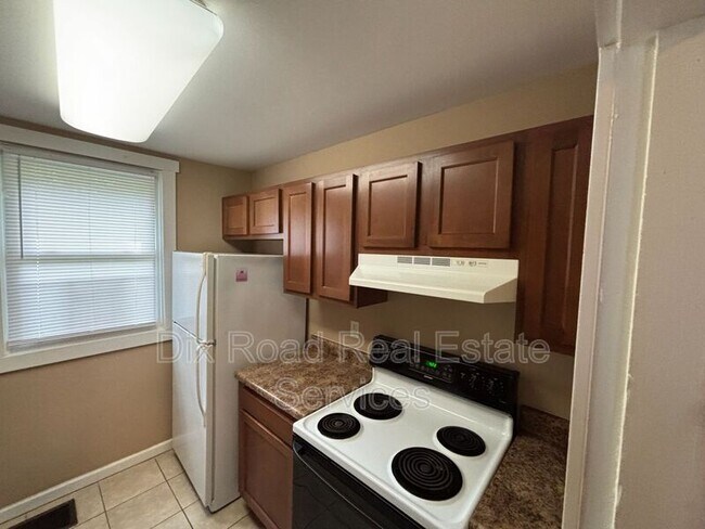 Building Photo - 411 Millikin St