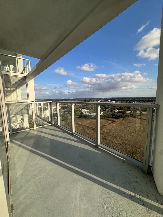 Building Photo - 2000 Metropica Wy