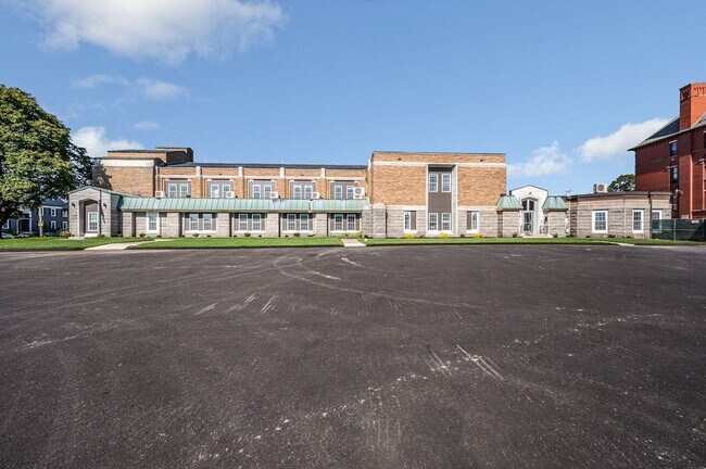 Building Photo - 241 W 6th St