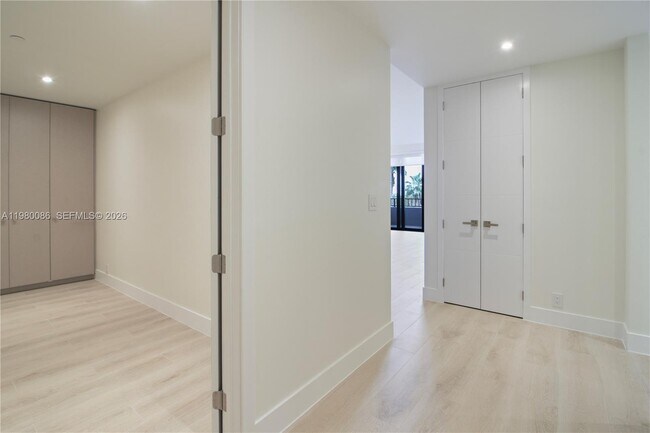 Building Photo - 151 Crandon Blvd