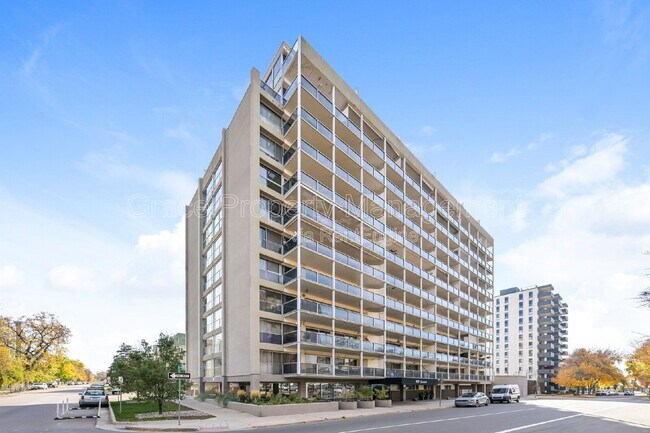 Building Photo - 888 Logan St