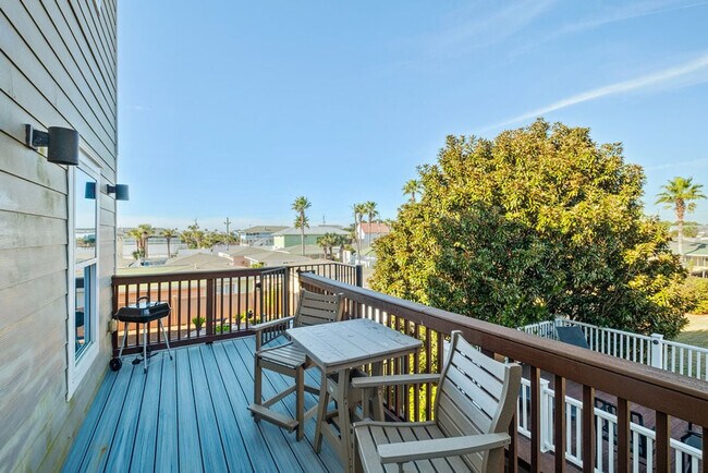 Building Photo - 22022 Front Beach Rd