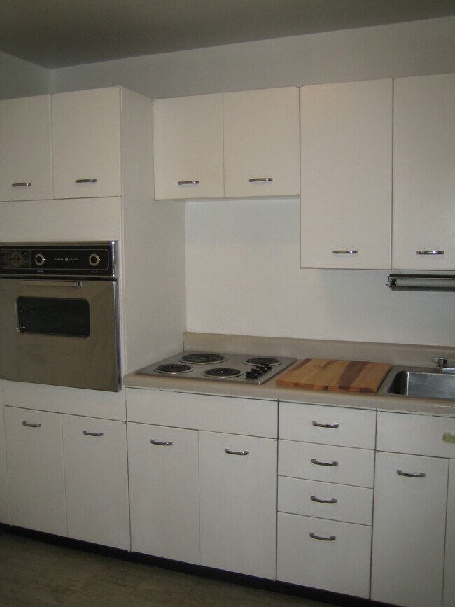 Vintage Kitchen - 4800 S Chicago Beach Dr