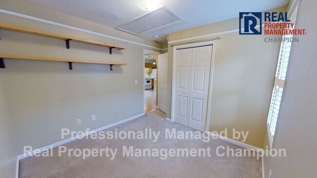Building Photo - 811 Grathwol Dr