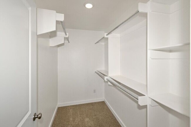 Building Photo - 1536 Montaluse Rd