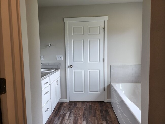 Building Photo - Yelm Creek Estates, 4 Bedroom, 2.5 Bathroo...