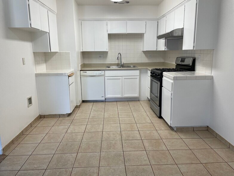 Building Photo - 819 K St