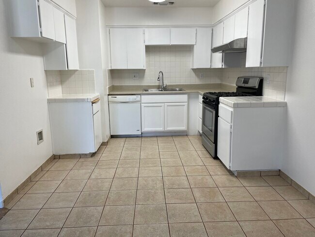 Building Photo - 819 K St