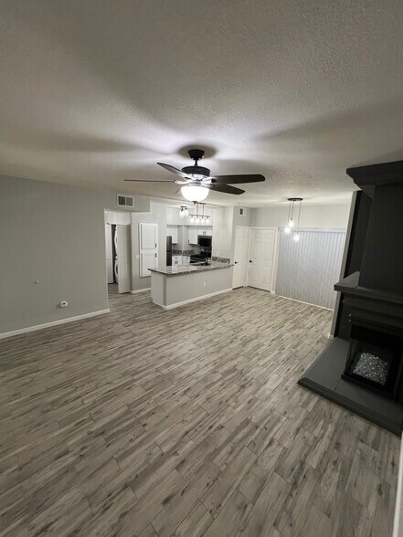 Building Photo - 2251 Wigwam Pky
