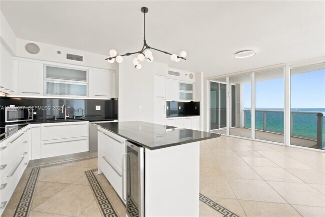 Building Photo - 18911 Collins Ave