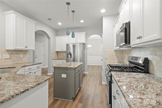 Building Photo - 131 Cherry Bark Dr