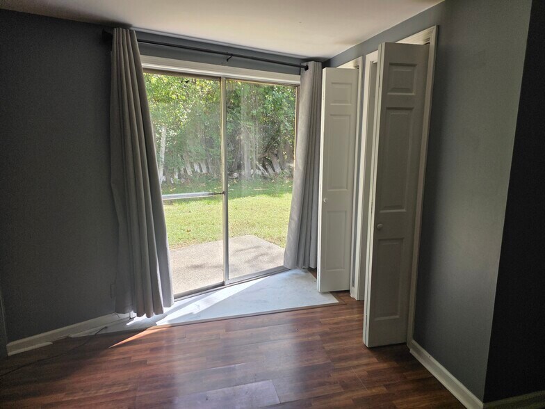 Bedroom - 216 Roundhouse Rd