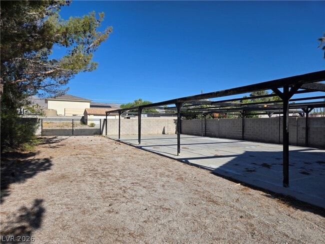 Building Photo - 5945 N El Capitan Way
