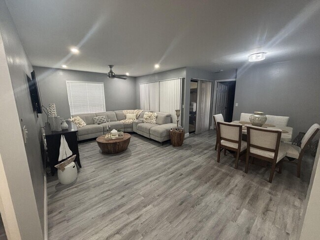 Building Photo - 3751 Cocoplum Cir