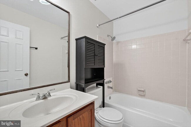 Building Photo - 6076 Heatherwood Dr