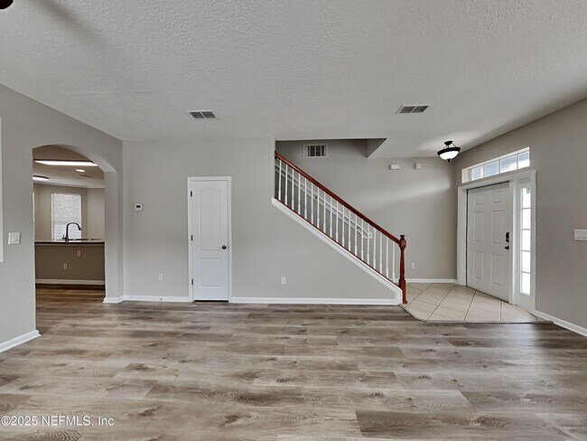 Building Photo - 10818 Birchard Ln