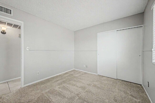 Building Photo - 12446 N 36th Dr