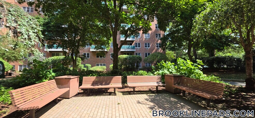 Building Photo - 175 Freeman St