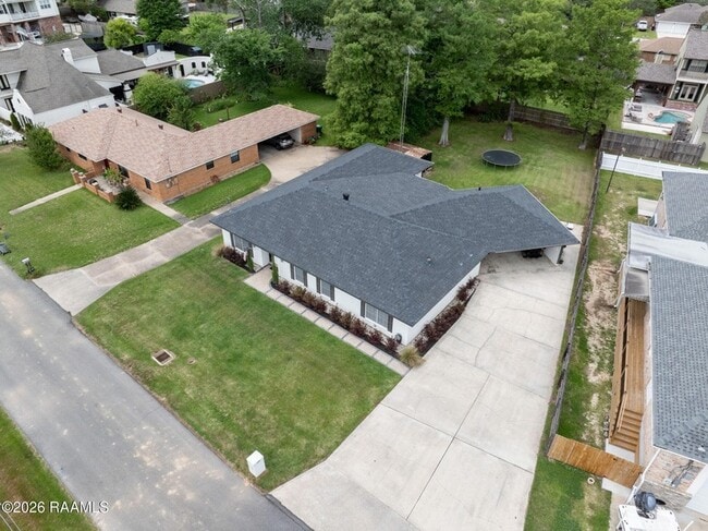Building Photo - 610 E Demanade Dr