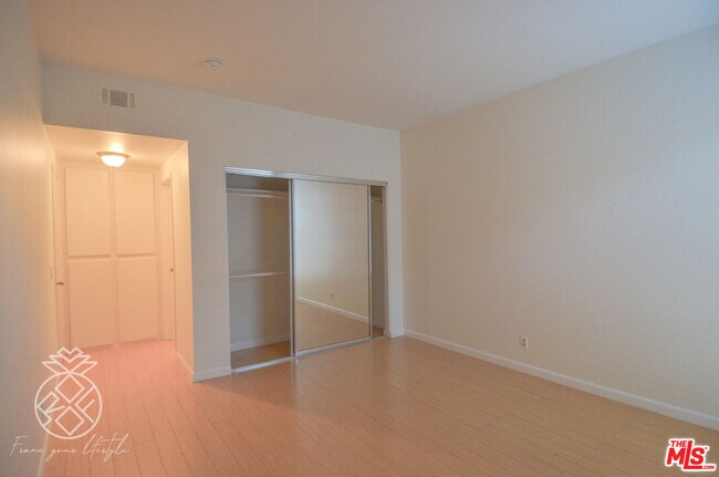 Building Photo - 1727 Glendon Ave