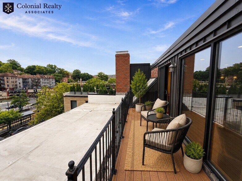 Building Photo - 1614 Beacon St