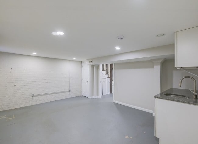 Building Photo - Modern End-Unit Townhome with Garage + Outdoor Space in SE DC