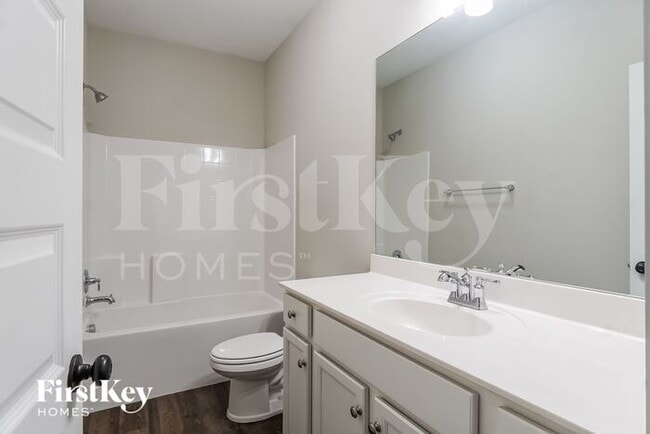 Building Photo - 2745 Village Pl