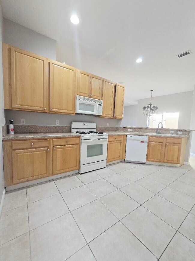 Building Photo - 152 Canterbury Pl