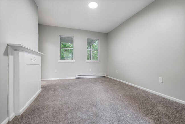 Building Photo - Beautiful 3 Bedroom House in Munhall available now!