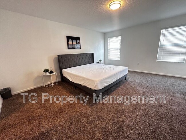 Building Photo - 12571 Russian Olive Rd