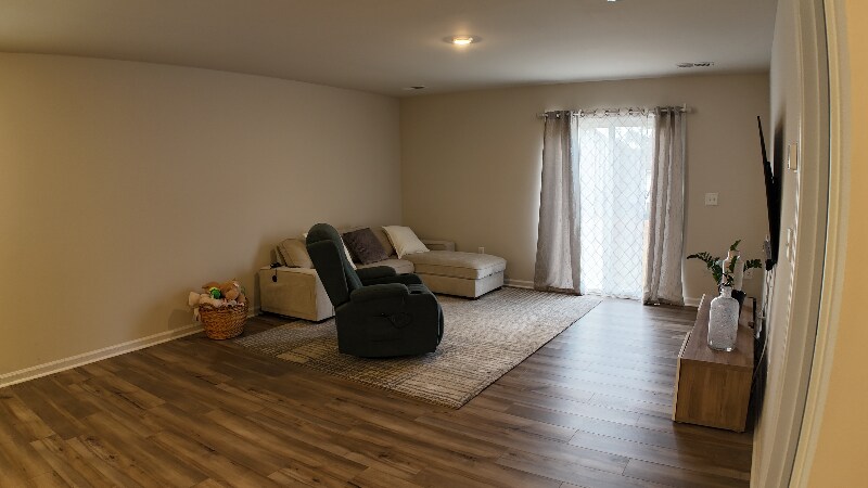 Building Photo - 214 Wintersweet Wy